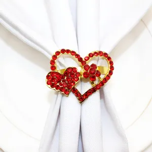 Eleganter roter Strass-Doppelherz-Serviettenring fuer Hochzeits- und Valentinstagstischdekor.