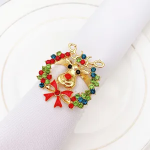 Detail de l'anneau de serviette renne de Noel avec strass colores et noeud pour table.