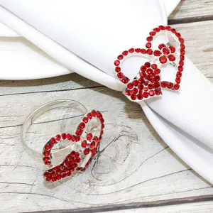 Silberne Strass Herz Serviettenringe, elegante Tischdeko für Hochzeit und Valentinstag.