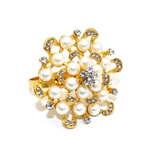 Exquisite pearl rhinestone napkin ring gold flower table decor for hotel wedding party detail.