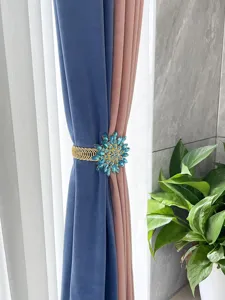 Blauer Kristall Blumen Vorhang Raffen mit Feder Metall Band für elegante Fensterdekoration.