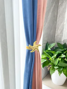 Nahaufnahme des goldenen Seestern Vorhanghalters, Metallfeder Clip fur Dekoration.