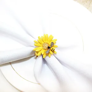 Anello per tovagliolo marggherita gialla e ape in lega per decorazione tavola festa di pasqua.
