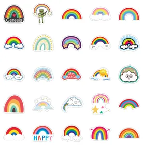 Vista dettagliata di adesivi arcobaleno nuvola, adesivi impermeabili carini per laptop.