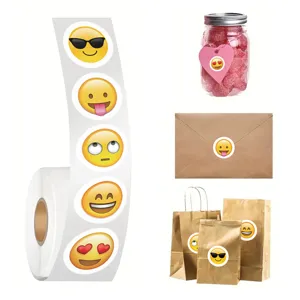 Rotolo di adesivi emoji impermeabili, simpatiche faccine per diari e decorazione di borse.