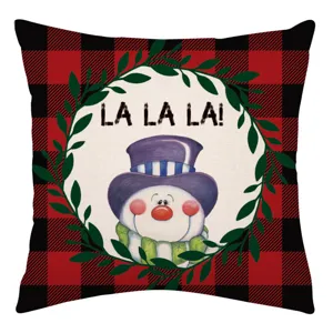 Detalle en primer plano de la funda de cojín navideña festiva con un tierno muñeco de nieve.