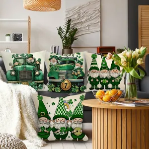 St. Patrick's Day Decoratieve Kussensloop Perzikhuideffect Cartoon Gnoom Klaver Auto Print Sierkussen voor Huisdecoratie