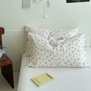 Housse de coussin à motif floral et carreaux pour décoration de chambre chic et mode