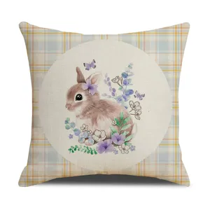 Fodera per cuscino in lino con coniglio pasquale, federa quadrata decorata con fiori acquerello.