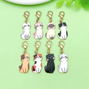 Schattige cartoon katten bedels set met gouden karabijnsluitingen voor sleutelhangers.