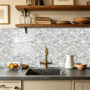 Vista detallada de adhesivo de pared efecto nácar con patrón de escamas para cocina.