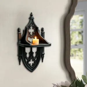 Nahaufnahme des gotischen schwarzen Wandregals im Detail, ideal für Kerzen und Wanddeko.