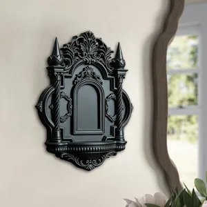 Schwarzes gotisches Wandregal in 3D-Optik als dekoratives Detail für Zuhause und Partys.