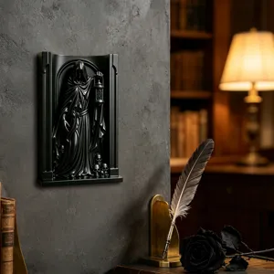 Gothic 3D schwarze Wanddekoration Detail mit Sensenmann und Laternenrelief im dunklen Stil.