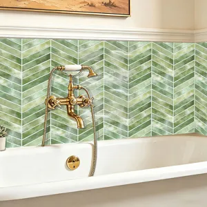 Grüner Fischgräten Fliesenaufkleber für Badezimmer, wasserdichte Kristallfolie Detail.