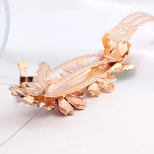 Elegante höfische Metall Blumen Haarklammer mit Perle und Emaille, Vintage Zopfgummi.