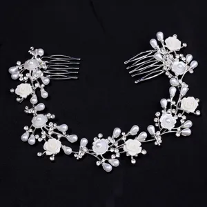 Peigne cheveux mariee en alliage avec strass scintillants, perles et fleurs blanches elegantes.