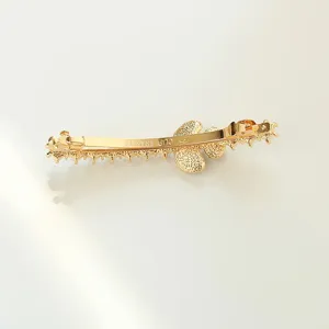 Barrette à cheveux dorée avec design de fleurs en perles, élégante pince pour les femmes.