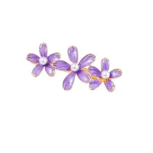 Chic pince a cheveux fleur emaillee violette avec perle, elegante barrette laterale en alliage.