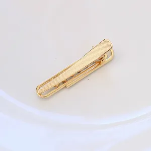 Goldfarbene Metall-Haarspange mit feinem Gittermuster, Hauptansicht der Produktpräsentation.