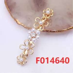 Exquisite gold alloy floral hair clip with faux pearls and sparkling crystal for elegant hairstyles.
