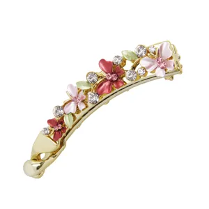 Pinza de plátano de aleación dorada con flores de esmalte y pedrería brillante.
