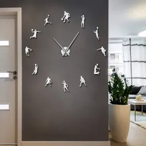 Gran reloj de pared DIY de acrílico de baloncesto con siluetas para la sala de estar.