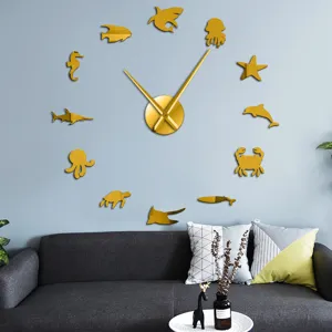 Moderne 3D Acryl Ozean Tier Wanduhr, goldene DIY Spiegel Wanduhr für das moderne Wohnzimmer.