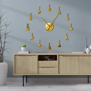 Große 3D Acryl Spiegel Wanduhr mit Gitarren-Stundenmarkierungen, moderne Wohnzimmer-Deko.