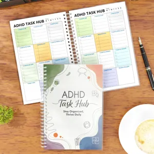 Vista detallada del cuaderno planificador de tareas ADHD con páginas interiores y diseño.