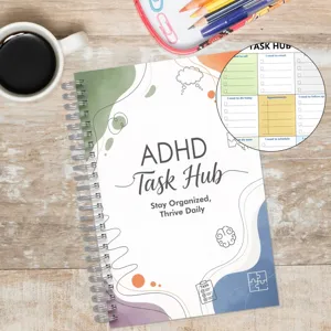 Vista detallada del interior del cuaderno planificador ADHD con cuadrícula diaria limpia.