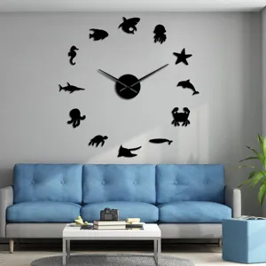 Moderne 3D Acryl Wanduhr mit Meerestier Silhouetten, ideal für Wohnzimmer Dekoration.