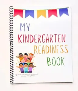 Detailansicht des Kindergarten-Arbeitshefts mit Spiralbindung und buntem Einbanddesign.