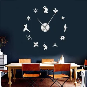 Moderne 3D DIY Acryl Wanduhr mit Ninja Silhouetten und Wurfstern Design für Wohnzimmer.