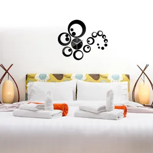 Moderne Acryl Spiegel Wanduhr, kreatives abstraktes Punkt Design für Wohnzimmer Schlafzimmer.