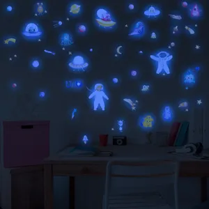 Stickers muraux spatiaux phosphorescents pour chambre d'enfant, déco astronaute et un bel ovni.