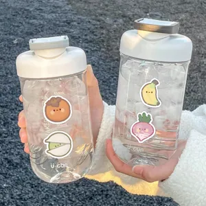 Bottiglia shaker in plastica trasparente con simpatici adesivi di frutta, portatile e utile.
