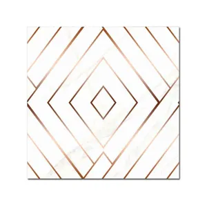 Adesivo per piastrelle effetto marmo con linee geometriche ramate, vista dettagliata impermeabile.