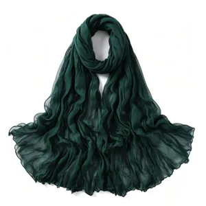 Écharpe unie vert foncé légère et froissée respirante foulard de mode pour femme