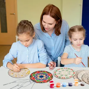 Kit pittura mandala in legno fai da te per bambini, include dischi, colori e pennelli.