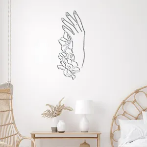 Détail d'autocollant mural en acrylique main fleur montrant une déco élégante dans la chambre.