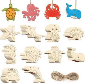 Ensemble de pendentifs décoratifs en bois marins avec animaux comme tortue, pieuvre et baleine.