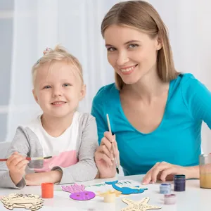 Kit de peinture de bricolage en bois d'animaux marins avec des peintures pour enfants.