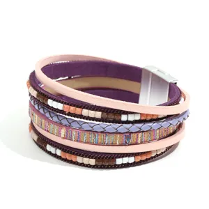 Bracciale multistrato in pelle PU stile boho da donna con perline colorate e chiusura magnetica.