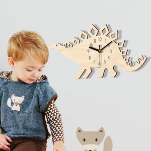 Hölzerne Cartoon-Dinosaurier-Wanduhr für Kinderzimmer, leise süße Tier-Wanduhr Deko.