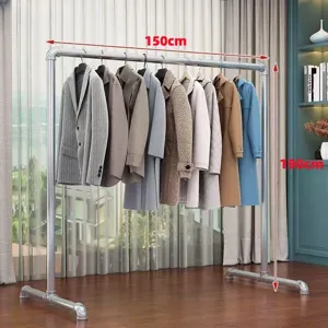 Detailansicht des industriellen Rohr-Kleiderständers mit robustem Metallrahmen und Hängefläche.