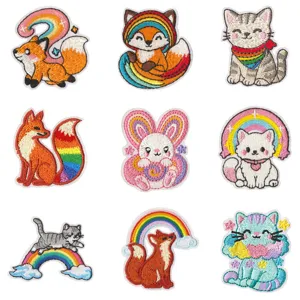 Simpatici ricami arcobaleno di animali di cartone animato, perfetti per riparare i vestiti.