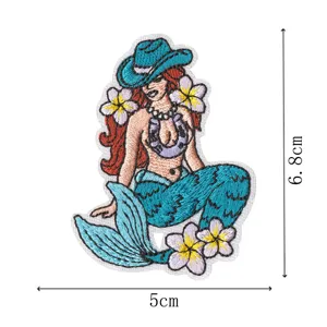 Patch brodé sirène vintage avec chapeau de cowboy et fleurs tropicales pour vêtements.