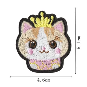 Joli patch brodé chat couronne pour vêtements DIY, chapeaux, sacs et décoration d'accessoires.