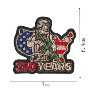 Gros plan détaillé du patch brodé militaire américain du 250e anniversaire avec dimensions.